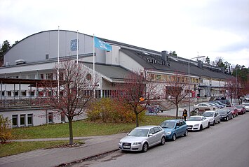 Den ursprungliga hallen 1937 och nya hallen i november 2009.