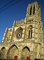 An der Kathedrale von Soissons sind hinter den Wimpergen der Galerie offensichtlich kleine Dächer, also nach oben geschlossen, eine echte Zwerggalerie.