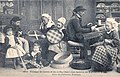 Tissage de tamis et de cribles à Bannalec au début du XXe siècle (carte postale Villard).