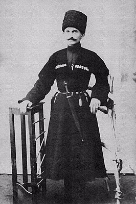 Джамбулатов Ибрагим (чеч. Бош-Хьаьжи кӀант ИбрахIим Джамбулатов) — представитель чеченского тайпа туркой. Фото 1905 год