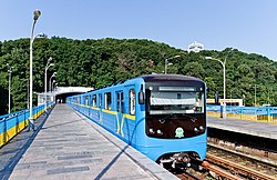 Souprava typu E-KM v stanici metra Dnipro v Kyjevě