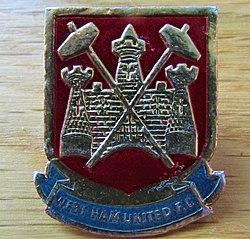 -2019-08-19 West Ham United F.C. football Pin badge.JPG