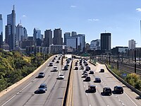 2022-10-09 13 33 59 View east along Interstate 76 and U.S. Route 30 (Schuylkill Expressway) from the overpass for Spring Garden Street in Philadelphia, Pennsylvania.jpg