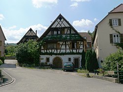 Maison à Albé située 7, rue de la Chapelle construite en 1687