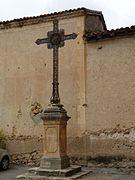 Крест около церкви Нотр-Дам