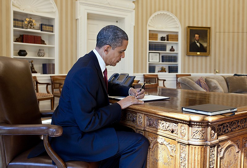 File:Barack Obama signs Executive Order.jpg