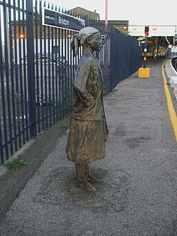 Brixton rail station statue southbound