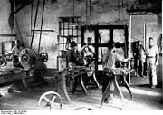 야자유 공장, 1900년경