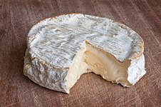 File:Coulommiers lait cru.jpg