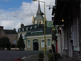 Avenue Charles de Gaulle à Fresnay-sur-Sarthe