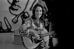 Joan Baez beim Auftritt im Fernsehstudio in Hamburg (1973)