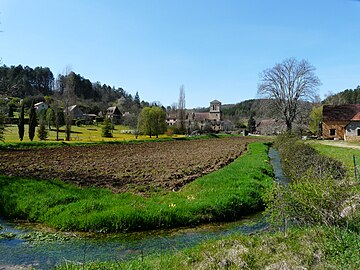 Lo riu de Jornhac al sud del borg.