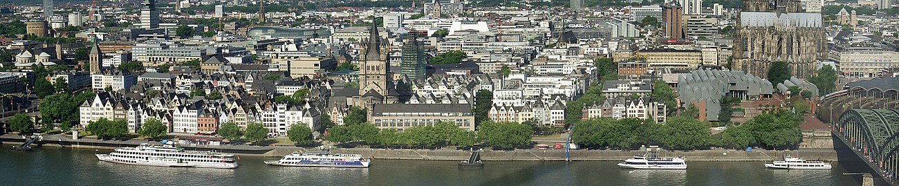 Панорама центра Кёльна (церковь Святого Мартина, Центральной филармонии, городской ратуши и т.д.)