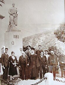 Léon Lamouche devant le Monument au Révolutionnaire Macédonien Inconnu à Gorna Dzhumaya, lors de la célébration du jubile en 1938