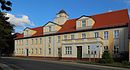 Gräfliches Stadtgut mit Wohn- und Verwalterhaus, Landwirtschaftsschule, südwestlichem Backsteingebäude, südöstlichem Backsteingebäude und Taubenturm