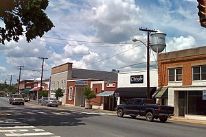 English: Main Street, Louisa, Virginia.