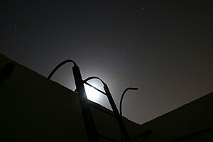 English: On the roof, in a moonlit night, look...