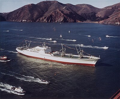 NS（核动力船舶）萨凡纳号，第一个商用核动力货船，前往在西雅图的世界博览会的途中。