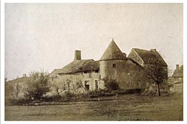 Photo de l'extérieur du château de la Guillotière, prise au sud-est de celui-ci en 1890.