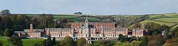 Le Britannia Royal Naval College, dans le Devon. (définition réelle 3 800 × 984)