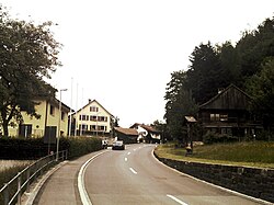 Strada di Schellenberg con a destra la casa Biedermann