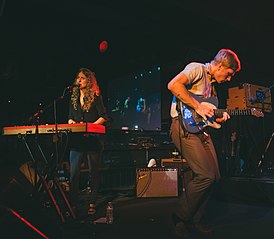 Алейна Мур и Патрик Райли на выступлении в 2012 году.