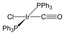 Formel af kemisk forbindelse: iridium atom i midten bundet til to P-PH3 grupper, og til et kloratom og til en C-O gruppe.