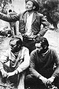 Nando Parrado y Roberto Canessa (abajo derecha), junto al arriero Sergio Catalán en 1972.