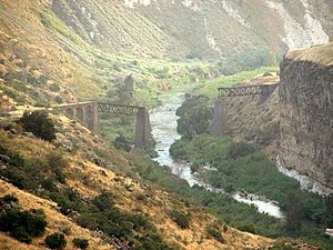 אפיק הירמוך וגשר אל-חמה ההרוס שפוצץ בליל הגשרים