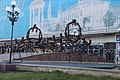 Скульптура "Мост влюбленных".