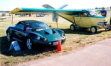 Aerocar, משמאל: דגם "Lotus Elise" (אנ')