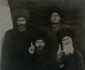 Ləzgilər öz lideri Qazi Muhamməd ilə Stalinin hakimiyyətinə və ateist siyasətə qarşı üsyan edirlər.