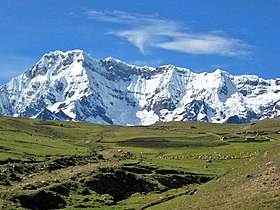 Vue de la face ouest du Nevado Ausangate.