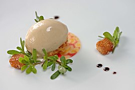 Quenelle of ice cream