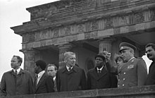 Angola's Jose Eduardo dos Santos during his visit to East Berlin Bundesarchiv Bild 183-Z1014-018, Berlin, Staatsoberhaupt Angolas an der Grenze.jpg
