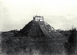 Fotografía de Teobert Maler en 1892.