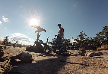 Near Cedar Rock summit (elevation 3074 feet),[10] at intersection of Cedar Rock and Big Rock trails