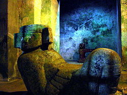 250px-Chac_Mool_dentro_del_templo_de_Kukulk%C3%A1n.jpg