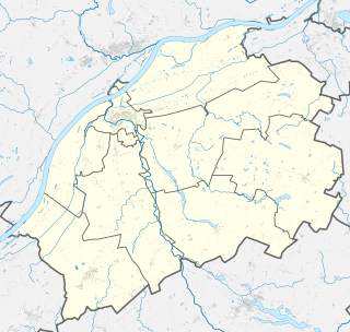 Mapa konturowa powiatu chełmińskiego, blisko centrum na lewo u góry znajduje się punkt z opisem „Chełmno”