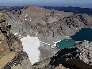 Cloud Peak Glacier und Glacier Lake, gesehen vom Gipfel des Cloud Peak