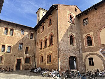 Il cortile del collegio.