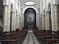 Bagian tengah tengah. Di belakang altar, lukisan panel yang mereplikasi pemandangan asli di Cappella della Sacra Sindone (Kapel Kain Kafan dari Torino) dengan Altar Bertola. Kedua karya tersebut rusak parah selama kebakaran tahun 1997 dan masih dalam pemulihan