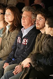 Hoffman (center) with his wife Lisa and son Jake in 2007 Dustin Hoffmann and family, Photographed by Ed Kavishe for Fashion Wire Press.jpg