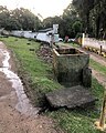 Curso de água pluvial na Estrada da Pedreira, em frente à AFCEEE.