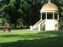 Fitzroy Memorial Rotunda, in Edinburgh Gardens