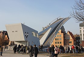 Dvižni most za pešce in kolesarje na otok Ołowianka, Gdansk, Poljska (2017)