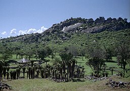 Bergruine vom Tal aus, 1997