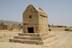 Gur-e-Dokhtar, morda grobnica Kira Mlajšega