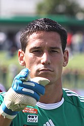 166px-Helge_Payer_-_SK_Rapid_Wien_%281%29.jpg