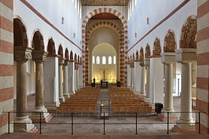 27. Platz: Hoger mit Michaeliskirche in Hildesheim: Blick durch das Mittelschiff zum Ostchor